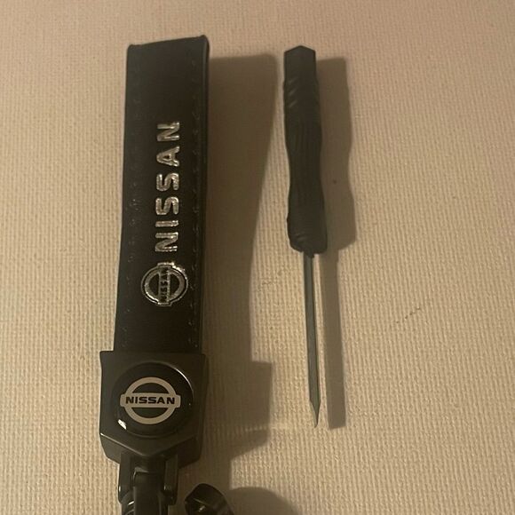 Nissan Logo Key Fob Keychain in Black Leather NWT - Picture 3 of 5